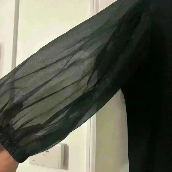 Prologue Top size Large with unique sleeves (J131) - Picture 3 of 9